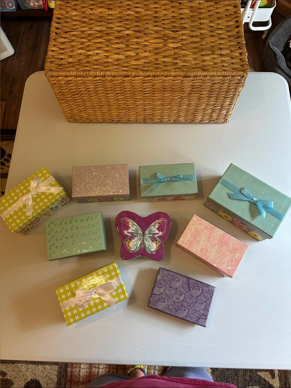 Set of 8 Beautiful gift boxes!